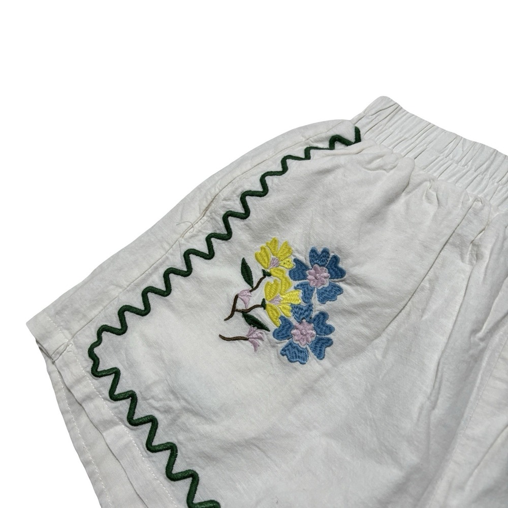 Amiable by Mable Boho Floral Embroidered Shorts Beige Size Small 25 x 2 - Picture 4 of 7